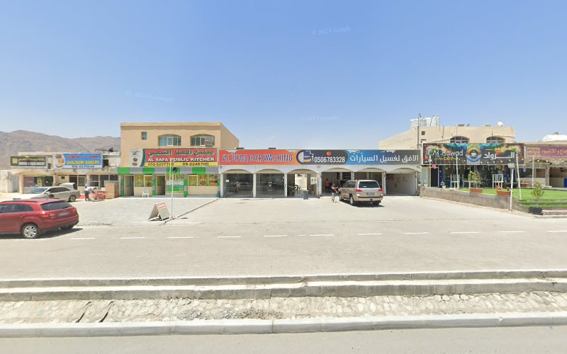 Al oufok oil change and car wash in Al Hail Industrial
